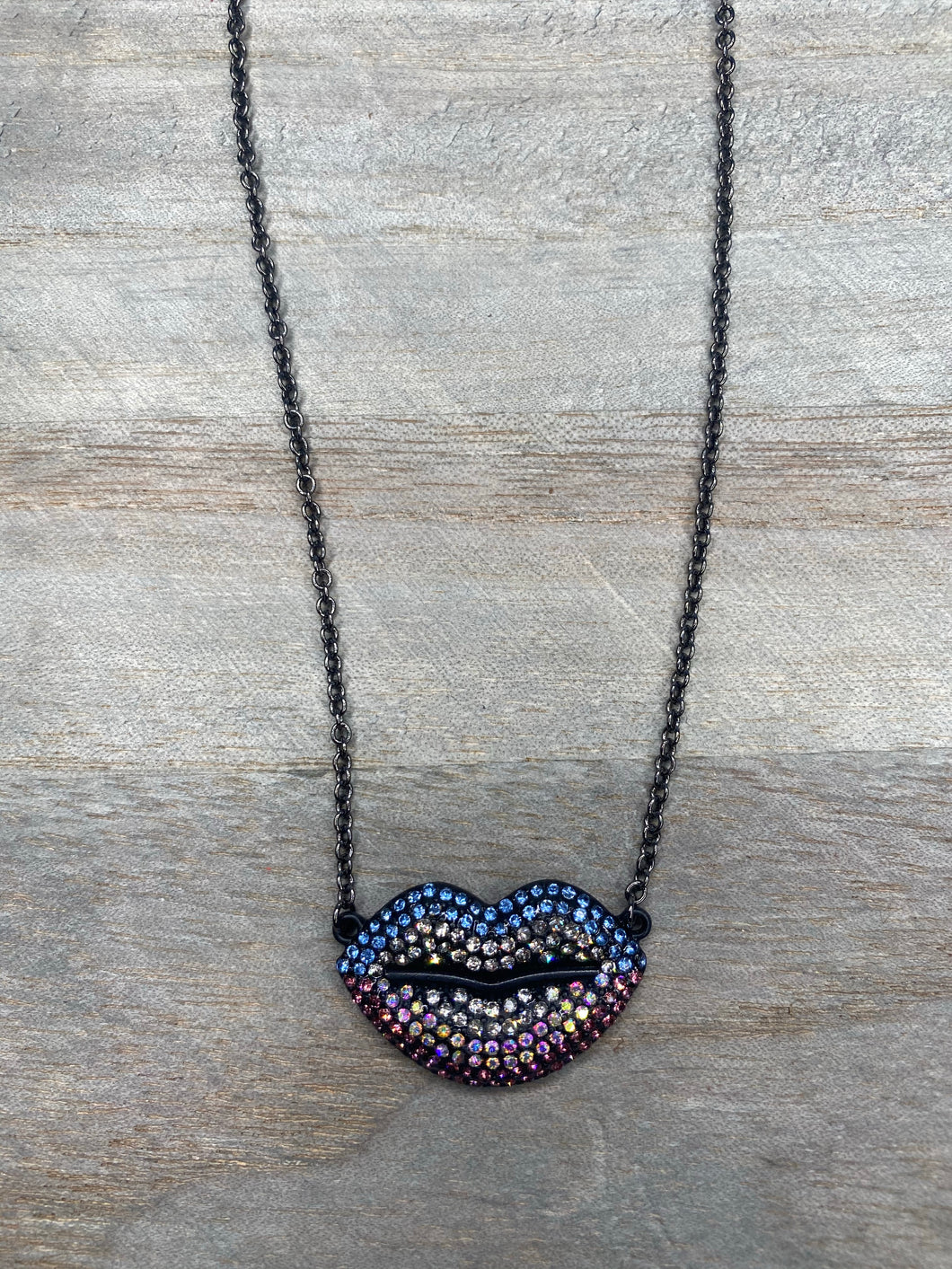 LIP NECKLACE