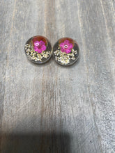 Load image into Gallery viewer, FLOWER STUD EARRINGS
